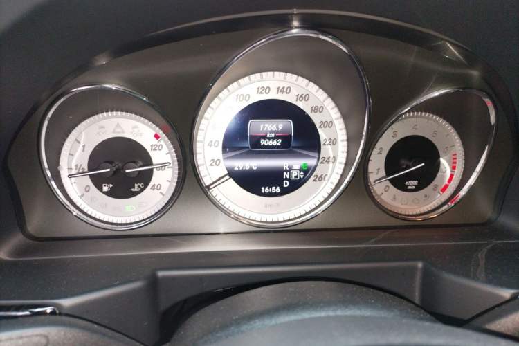 Used Mercedes-Benz GLK-Class 2013 GLK 300 4MATIC Luxury Model Instrument Cluster