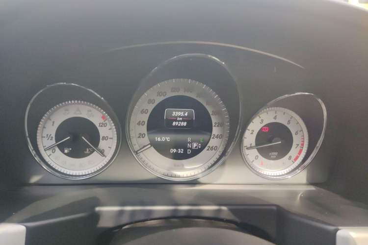 Used Mercedes-Benz GLK-Class 2013 GLK 300 4MATIC Luxury Model Instrument Cluster