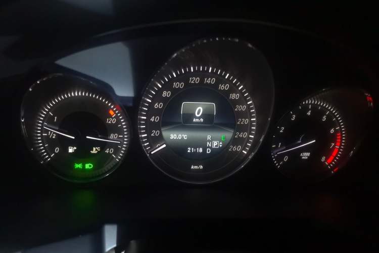 Used Mercedes-Benz GLK-Class 2013 Facelift GLK 300 4MATIC Fashion Edition Instrument Cluster