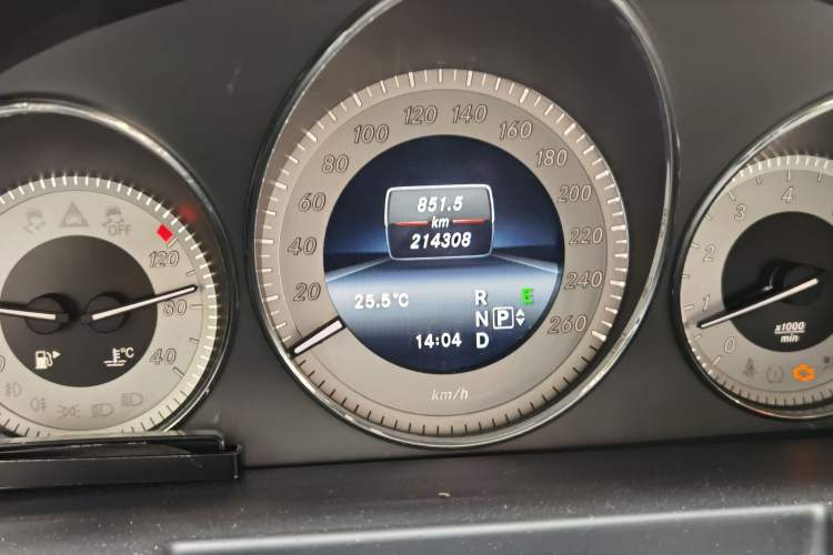 Used Mercedes-Benz GLK-Class 2013 GLK 300 4MATIC Luxury Model Instrument Cluster