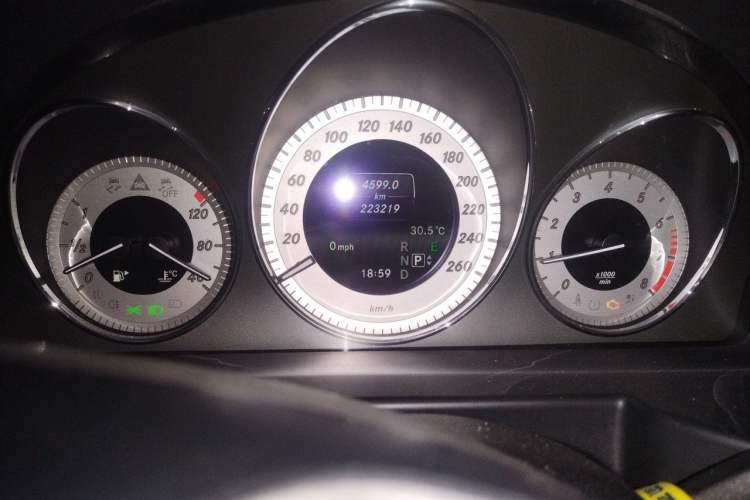 Used Mercedes-Benz GLK-Class 2013 GLK 300 4MATIC Dynamic Sunroof Model Instrument Cluster