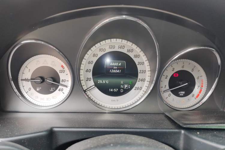 Used Mercedes-Benz GLK-Class 2013 GLK 300 4MATIC Dynamic Sunroof Model Instrument Cluster