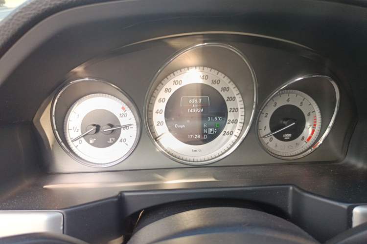 Used Mercedes-Benz GLK-Class 2013 GLK 300 4MATIC Dynamic Sunroof Model Instrument Cluster