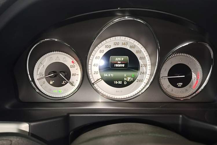 Used Mercedes-Benz GLK-Class 2013 Facelift GLK 300 4MATIC Fashion Edition Instrument Cluster
