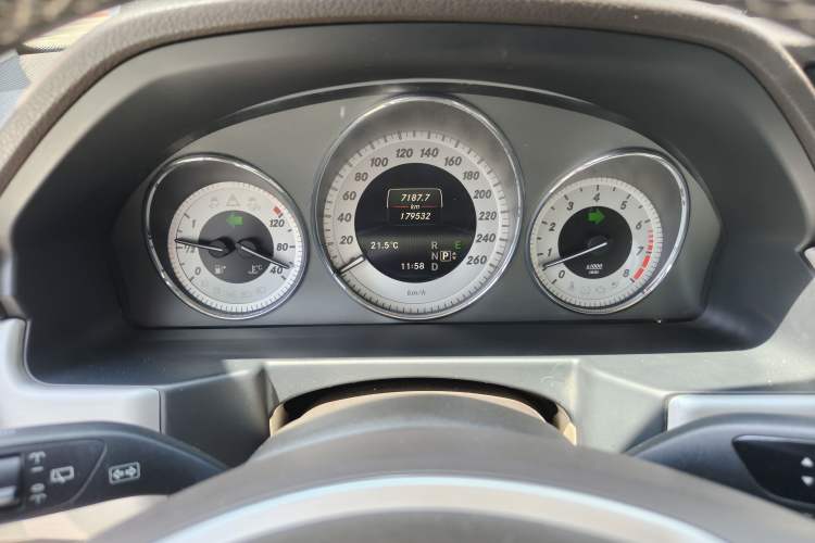 Used Mercedes-Benz GLK-Class 2013 GLK 300 4MATIC Dynamic Sunroof Model Instrument Cluster