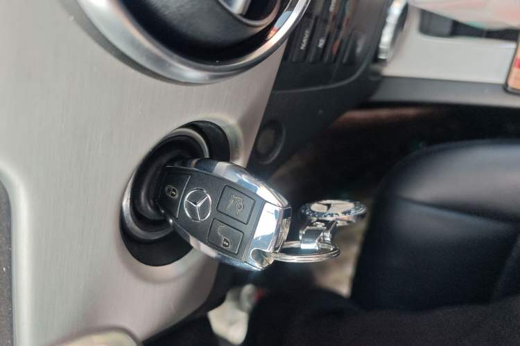 Used Mercedes-Benz GLK-Class 2013 GLK 300 4MATIC Dynamic Sunroof Model Interior 1