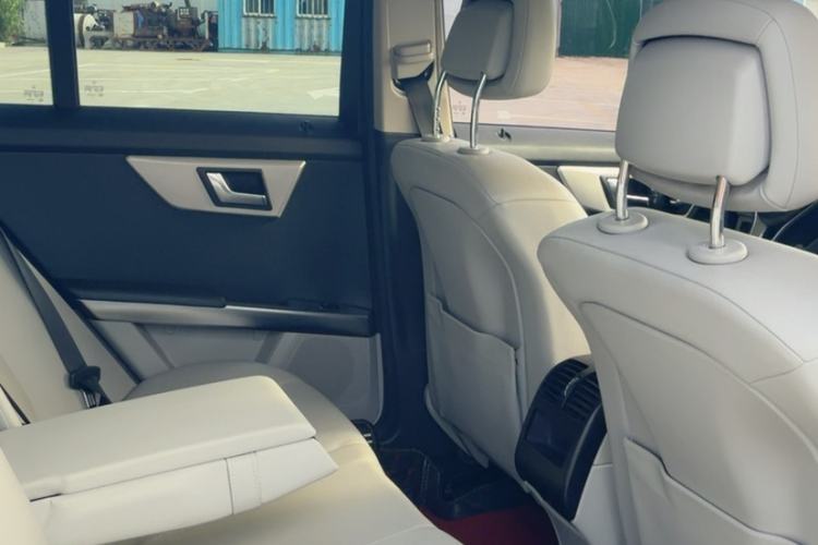 Used Mercedes-Benz GLK-Class 2013 GLK 300 4MATIC Dynamic Sunroof Model Interior 2