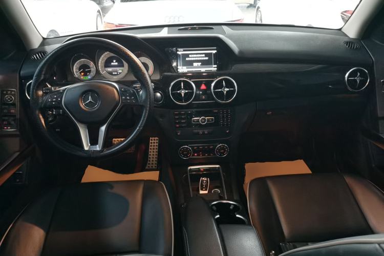 Used Mercedes-Benz GLK-Class 2013 Facelift GLK 300 4MATIC Luxury Edition Interior 2