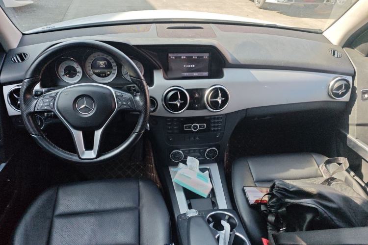 Used Mercedes-Benz GLK-Class 2013 GLK 300 4MATIC Dynamic Sunroof Model Interior 2