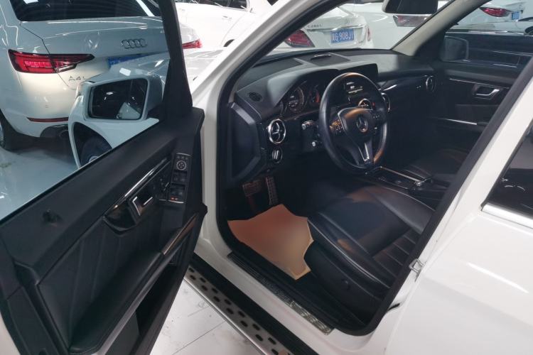Used Mercedes-Benz GLK-Class 2013 Facelift GLK 300 4MATIC Luxury Edition Interior 3