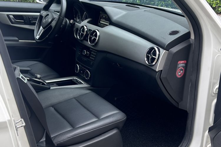 Used Mercedes-Benz GLK-Class 2013 Facelift GLK 300 4MATIC Fashion Edition Interior 3
