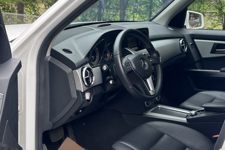 Used Mercedes-Benz GLK-Class 2013 Facelift GLK 300 4MATIC Fashion Edition Interior 4