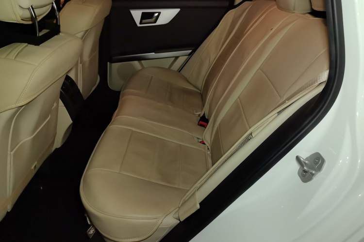 Used Mercedes-Benz GLK-Class 2013 GLK 300 4MATIC Dynamic Sunroof Model Interior 4