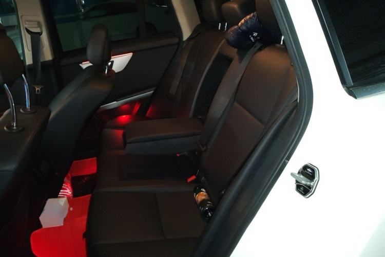Used Mercedes-Benz GLK-Class 2013 GLK 300 4MATIC Dynamic Sunroof Model Interior 4