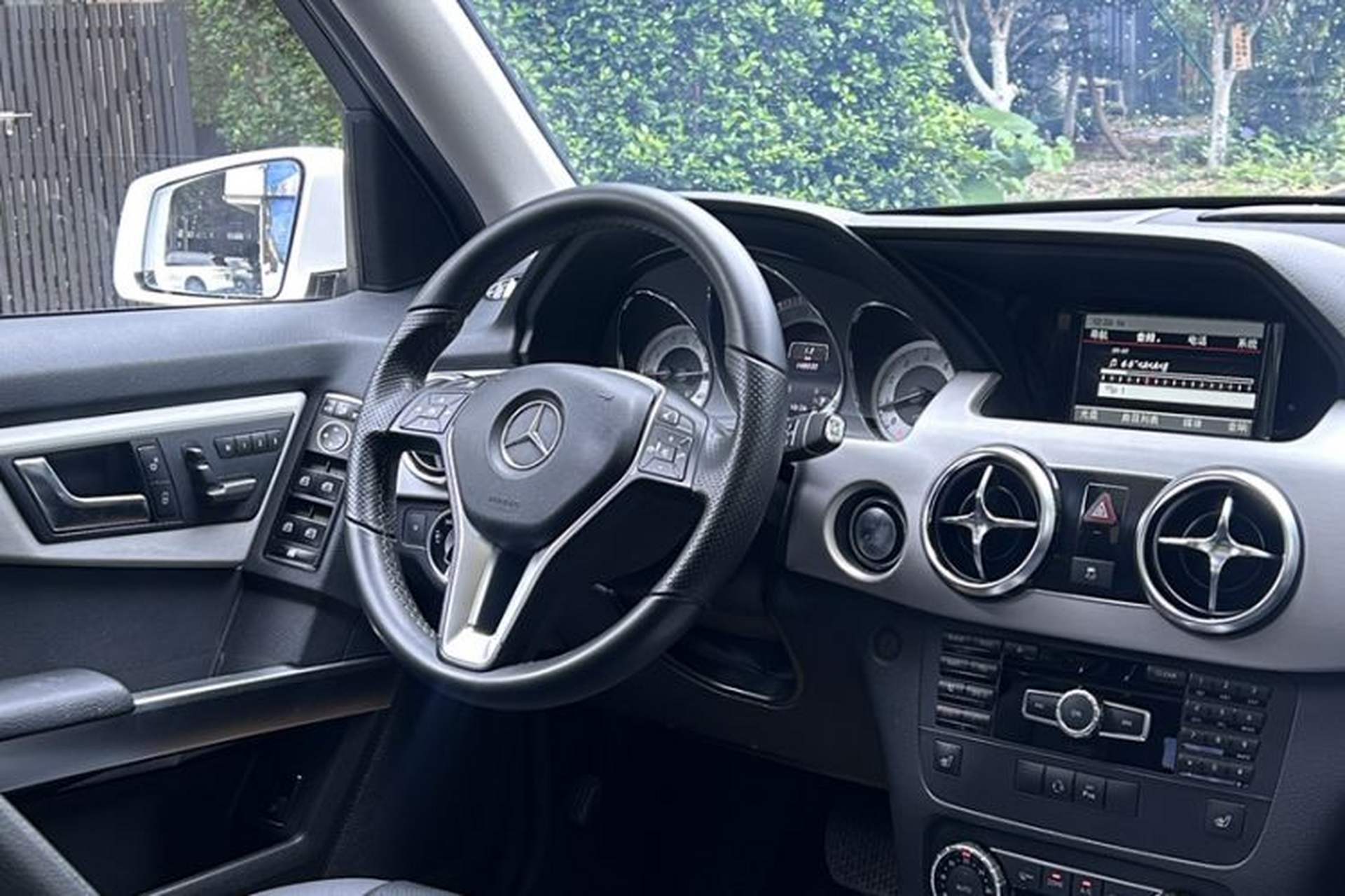 Used Mercedes-Benz GLK-Class 2013 Facelift GLK 300 4MATIC Fashion Edition Interior 5