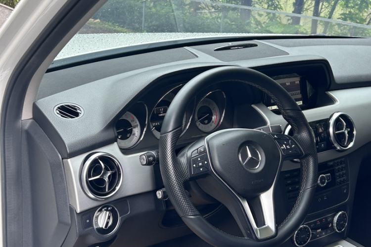 Used Mercedes-Benz GLK-Class 2013 Facelift GLK 300 4MATIC Fashion Edition Interior 6