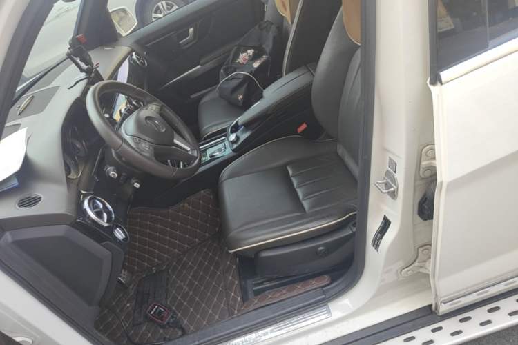 Used Mercedes-Benz GLK-Class 2013 Facelift GLK 300 4MATIC Luxury Edition Left Front Seat