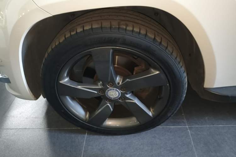 Used Mercedes-Benz GLK-Class 2013 Facelift GLK 300 4MATIC Fashion Edition Left Front Wheel Hub