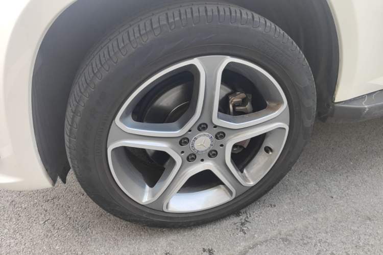 Used Mercedes-Benz GLK-Class 2013 Facelift GLK 300 4MATIC Luxury Edition Left Front Wheel Hub