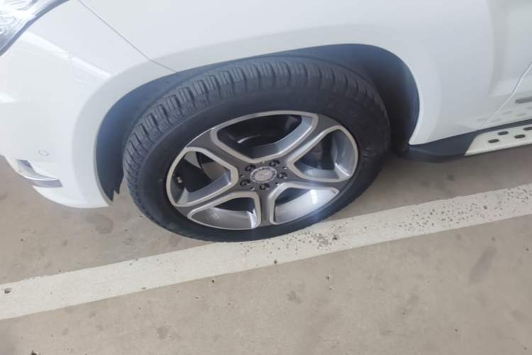 Used Mercedes-Benz GLK-Class 2013 Facelift GLK 300 4MATIC Luxury Edition Left Front Wheel Hub