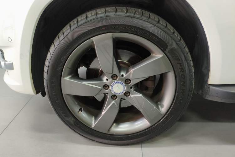 Used Mercedes-Benz GLK-Class 2013 Facelift GLK 300 4MATIC Fashion Edition Left Front Wheel Hub