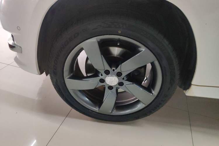 Used Mercedes-Benz GLK-Class 2013 GLK 300 4MATIC Dynamic Sunroof Model Left Front Wheel Hub