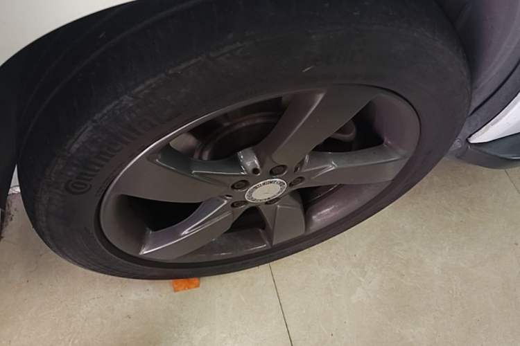 Used Mercedes-Benz GLK-Class 2013 Facelift GLK 300 4MATIC Fashion Edition Left Front Wheel Hub