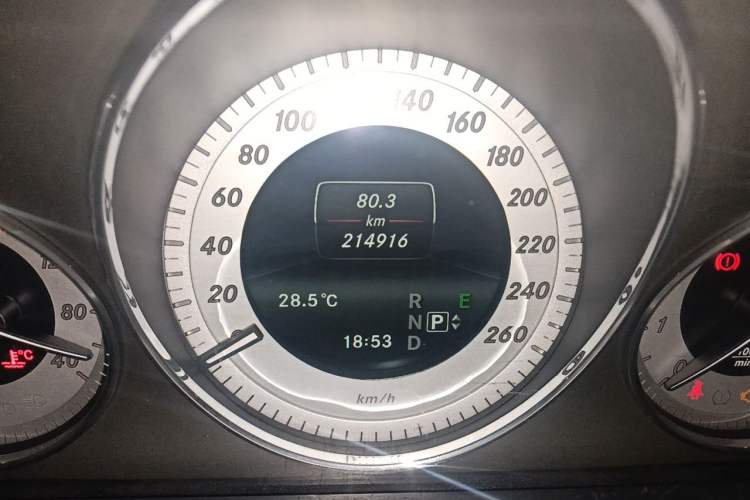 Used Mercedes-Benz GLK-Class 2013 GLK 300 4MATIC Dynamic Edition Odometer Close Up