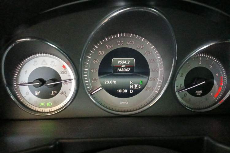 Used Mercedes-Benz GLK-Class 2013 GLK 300 4MATIC Dynamic Sunroof Model Odometer Close Up