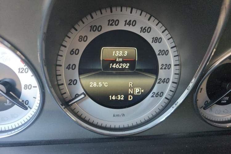 Used Mercedes-Benz GLK-Class 2013 Facelift GLK 300 4MATIC Luxury Edition Odometer Close Up