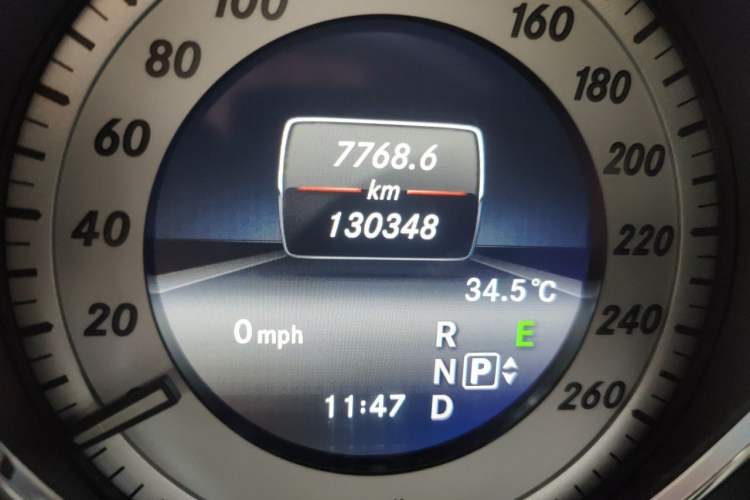 Used Mercedes-Benz GLK-Class 2013 GLK 300 4MATIC Luxury Model Odometer Close Up