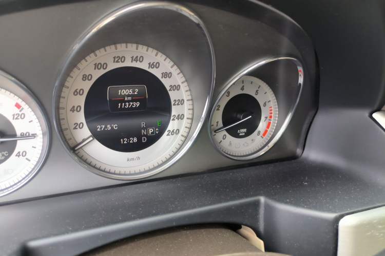 Used Mercedes-Benz GLK-Class 2013 GLK 300 4MATIC Dynamic Sunroof Model Odometer Close Up