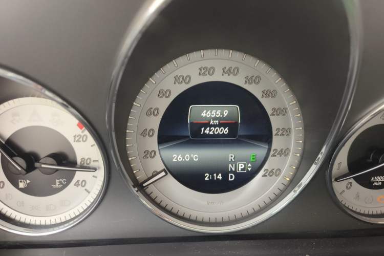 Used Mercedes-Benz GLK-Class 2013 GLK 300 4MATIC Dynamic Sunroof Model Odometer Close Up