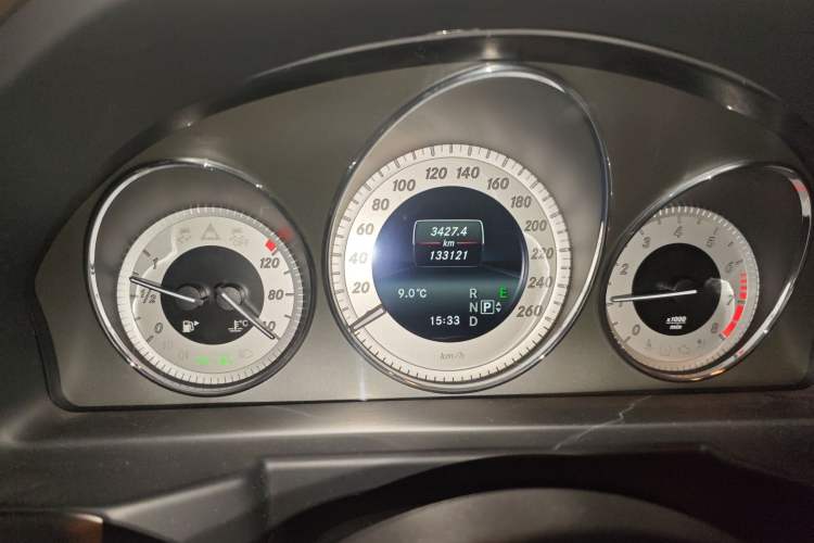Used Mercedes-Benz GLK-Class 2013 Facelift GLK 300 4MATIC Fashion Edition Odometer Close Up