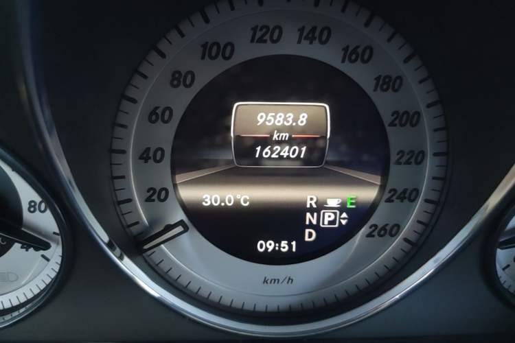 Used Mercedes-Benz GLK-Class 2013 GLK 300 4MATIC Fashion Model Odometer Close Up