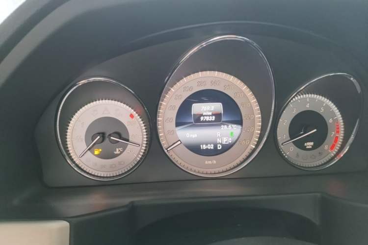 Used Mercedes-Benz GLK-Class 2013 GLK 300 4MATIC Dynamic Sunroof Model Odometer Close Up