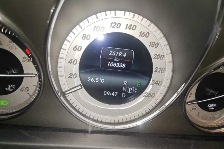 Used Mercedes-Benz GLK-Class 2013 GLK 300 4MATIC Dynamic Sunroof Model Odometer Close Up