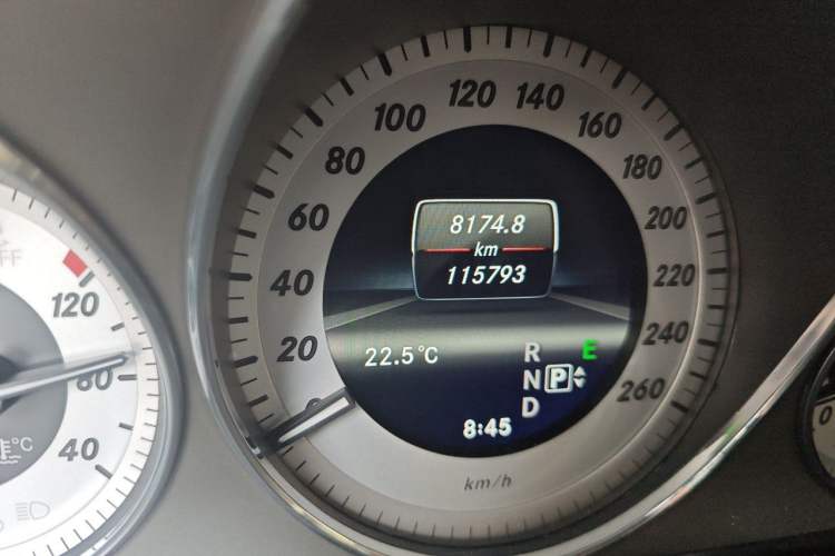 Used Mercedes-Benz GLK-Class 2013 GLK 300 4MATIC Dynamic Edition Odometer Close Up