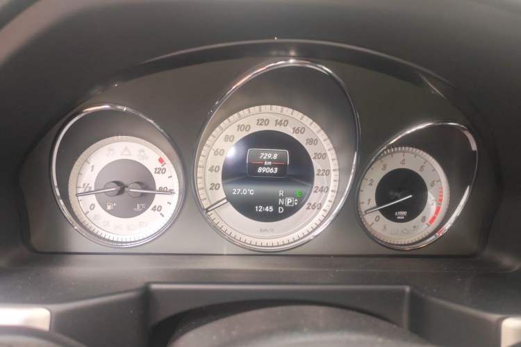 Used Mercedes-Benz GLK-Class 2013 Facelift GLK 300 4MATIC Fashion Edition Odometer Close Up