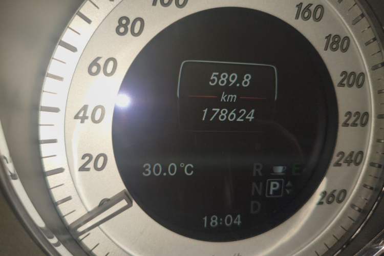 Used Mercedes-Benz GLK-Class 2013 GLK 300 4MATIC Dynamic Edition Odometer Close Up