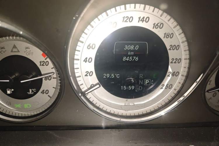 Used Mercedes-Benz GLK-Class 2013 GLK 300 4MATIC Dynamic Sunroof Model Odometer Close Up