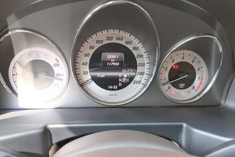 Used Mercedes-Benz GLK-Class 2013 GLK 300 4MATIC Dynamic Edition Odometer Close Up