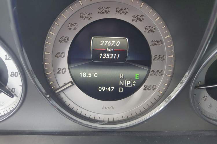 Used Mercedes-Benz GLK-Class 2013 Facelift GLK 300 4MATIC Fashion Edition Odometer Close Up