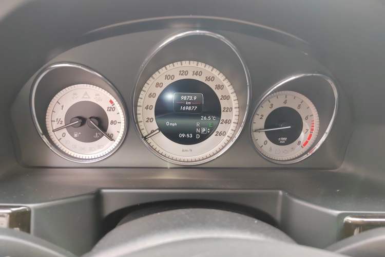 Used Mercedes-Benz GLK-Class 2013 GLK 300 4MATIC Dynamic Sunroof Model Odometer Close Up