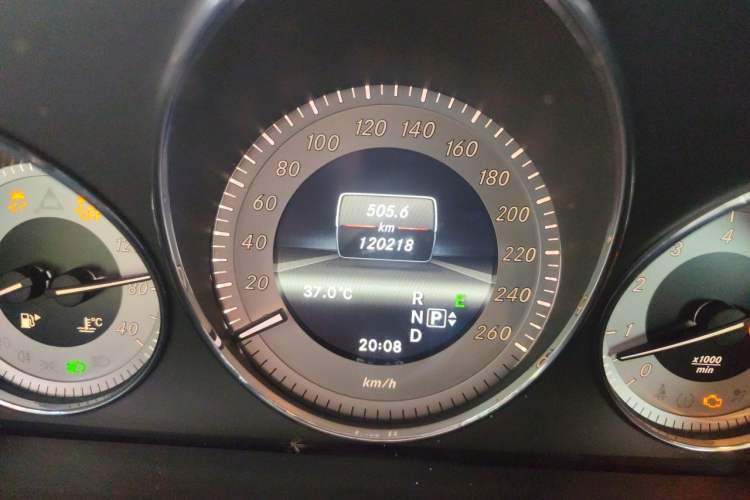 Used Mercedes-Benz GLK-Class 2013 GLK 300 4MATIC Fashion Model Odometer Close Up