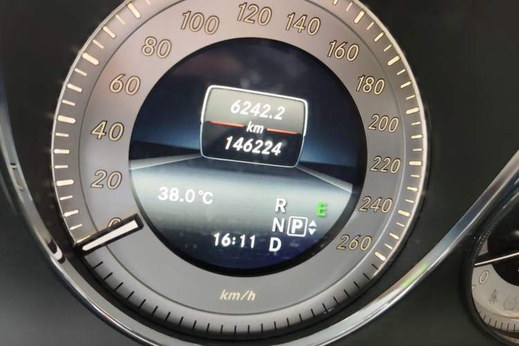 Used Mercedes-Benz GLK-Class 2013 GLK 300 4MATIC Dynamic Sunroof Model Odometer Close Up