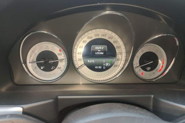 Used Mercedes-Benz GLK-Class 2013 GLK 300 4MATIC Dynamic Sunroof Model Odometer Close Up
