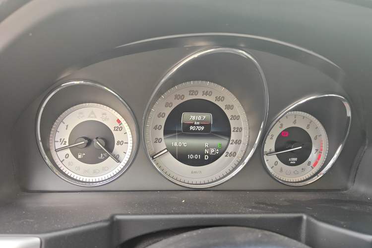 Used Mercedes-Benz GLK-Class 2013 Facelift GLK 300 4MATIC Fashion Edition Odometer Close Up