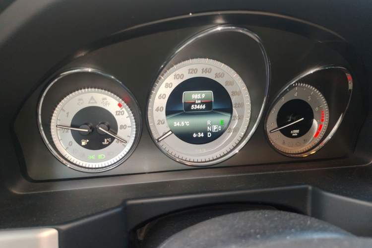 Used Mercedes-Benz GLK-Class 2013 GLK 300 4MATIC Dynamic Sunroof Model Odometer Close Up