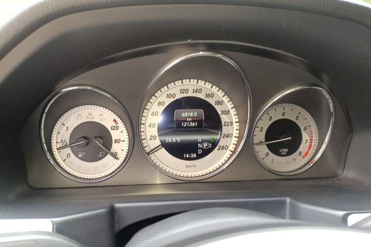 Used Mercedes-Benz GLK-Class 2013 GLK 300 4MATIC Fashion Model Odometer Close Up